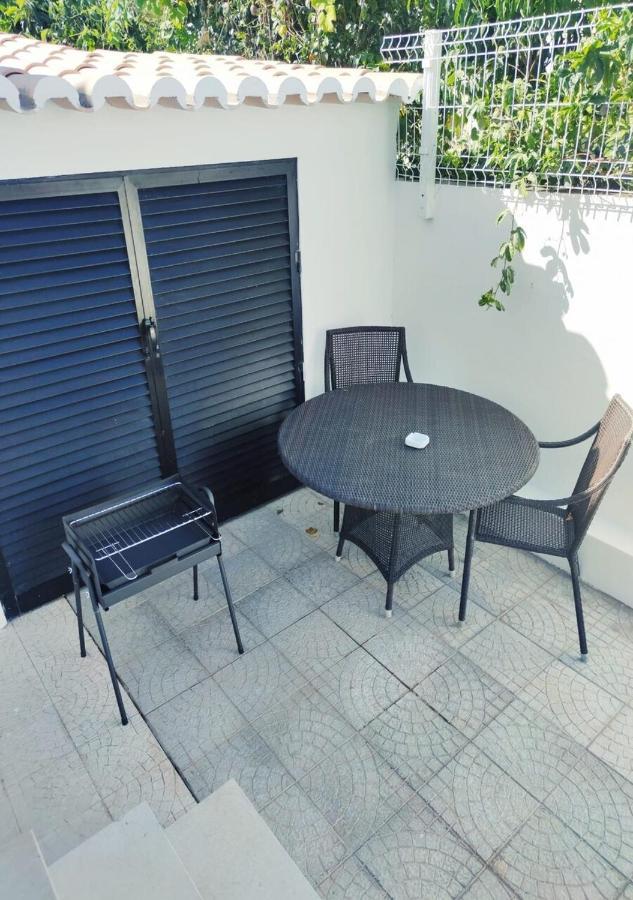 Moradia Geminada V0 - Localizacao Central - Privada Quarteira Esterno foto