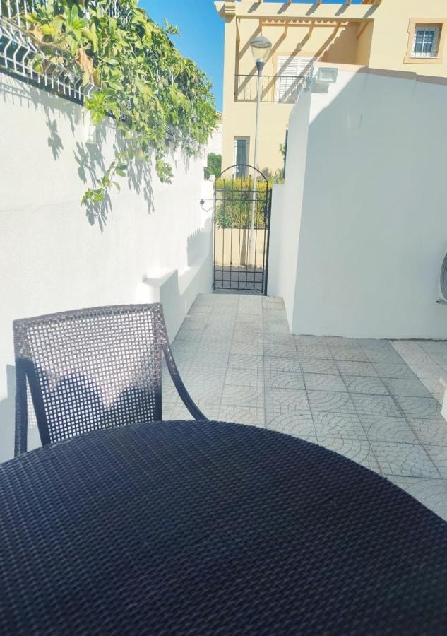Moradia Geminada V0 - Localizacao Central - Privada Quarteira Esterno foto