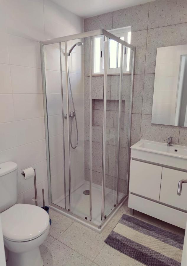 Moradia Geminada V0 - Localizacao Central - Privada Quarteira Esterno foto
