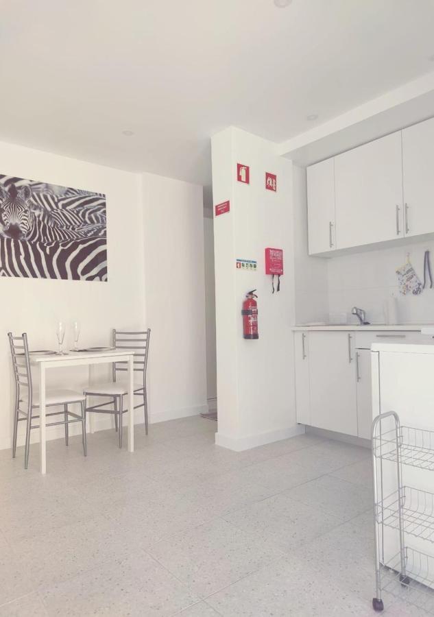 Moradia Geminada V0 - Localizacao Central - Privada Quarteira Esterno foto